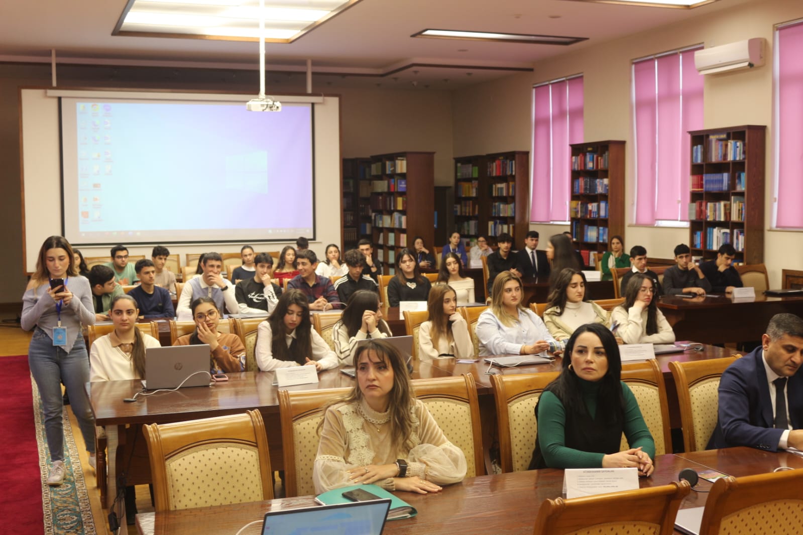 Bakı Biznes Universitetində “Mədəni irsimiz – dünən və bu gün” mövzusunda tədbir keçirilib