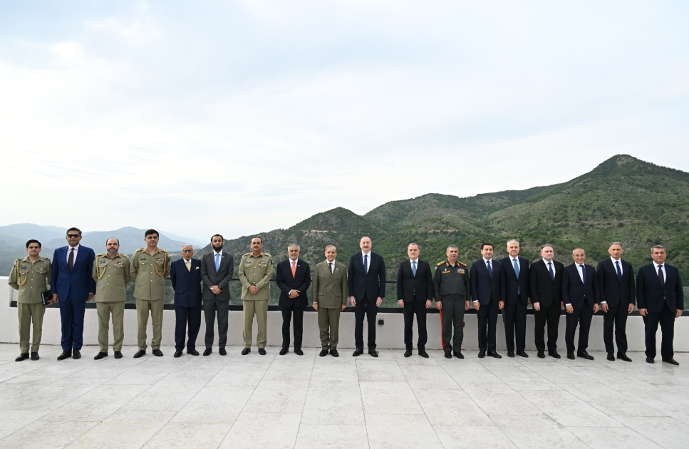 Laçında Azərbaycan Prezidenti İlham Əliyevin Pakistanın Baş naziri ilə nahar əsnasında geniş tərkibdə görüşü olub