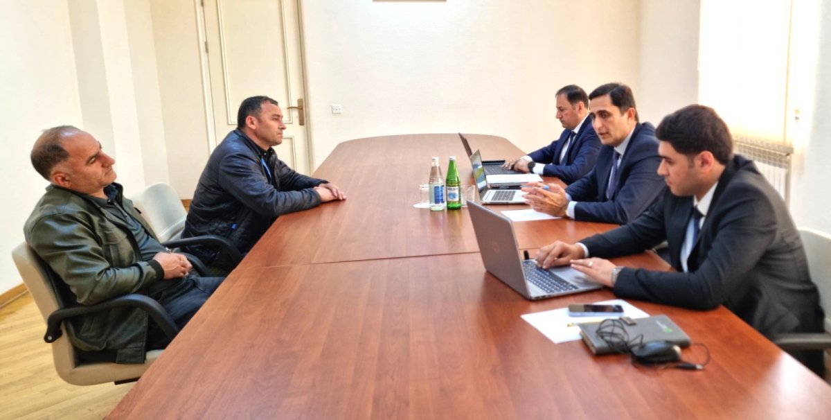 Aqrar Sığorta Fondunun İdarə Heyətinin sədri Şabranda vətəndaşların müraciətlərini dinləyib