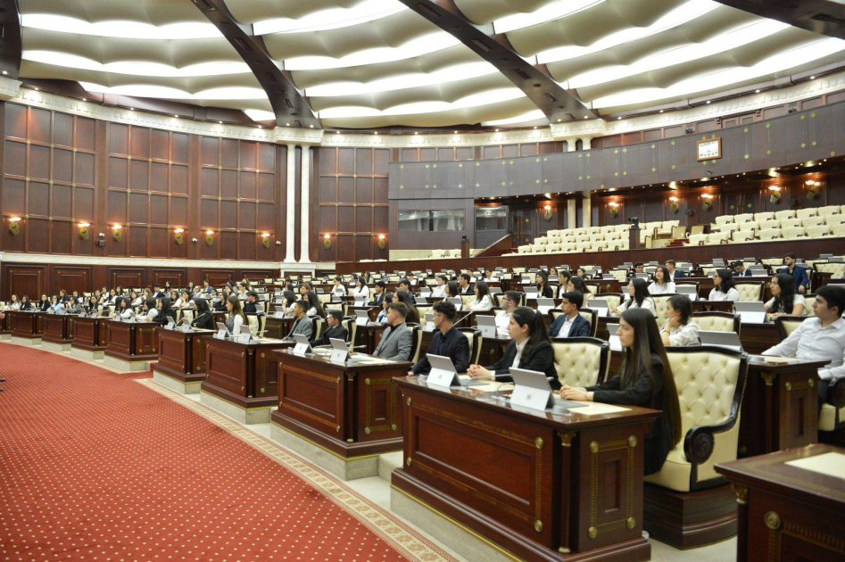 Qarabağ Universitetinin tələbələri Milli Məclisdə olublar