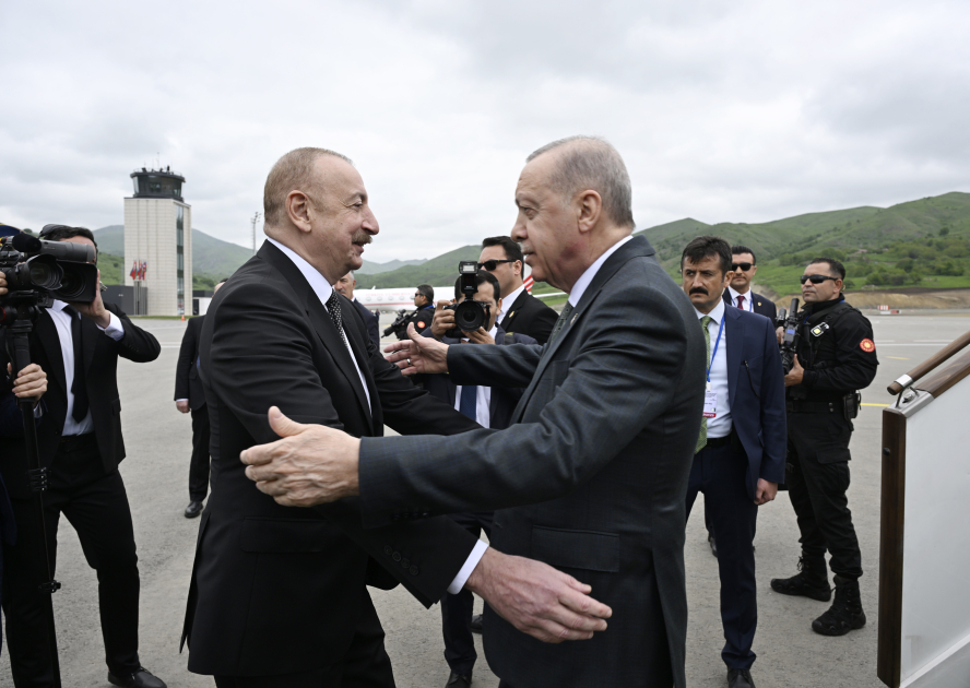 Laçın Beynəlxalq Hava Limanının  açılış mərasimi keçirilib Azərbaycan Prezidenti İlham Əliyev və Türkiyə Prezidenti Rəcəb Tayyib Ərdoğan açılış mərasimində iştirak ediblər